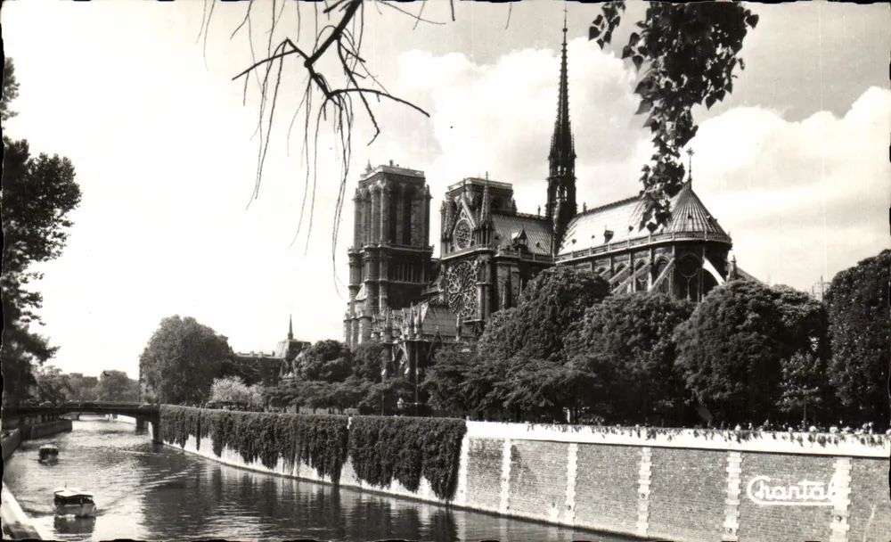 Notre-Dame de Paris — vista do Petit Pont — Édition Chantal - Frente