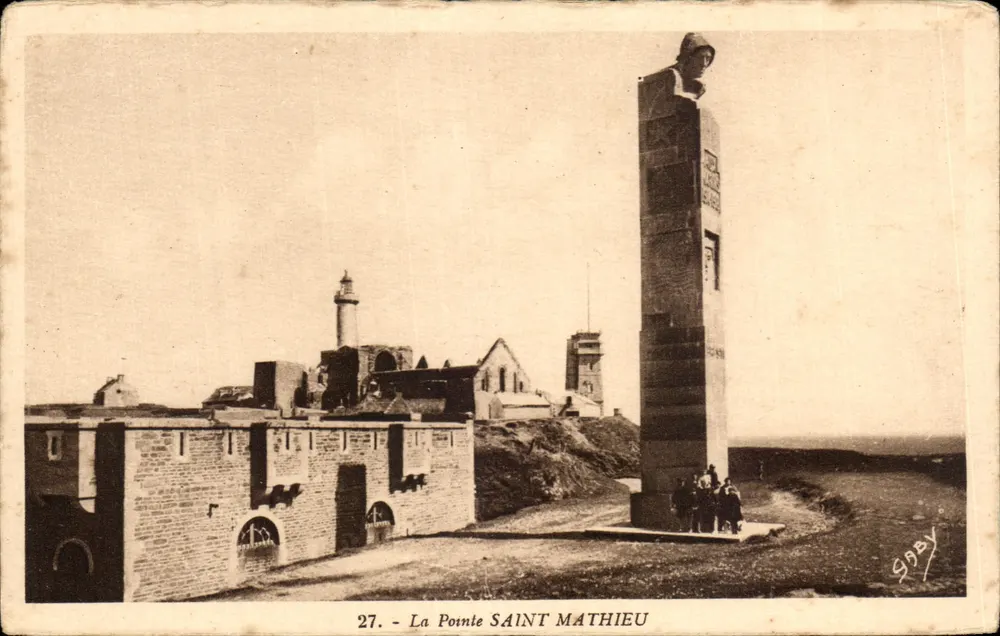 La Pointe Saint-Mathieu — monument avec statue et phare en arrière-plan — éditeur GIBBY, n° 27 - Frente