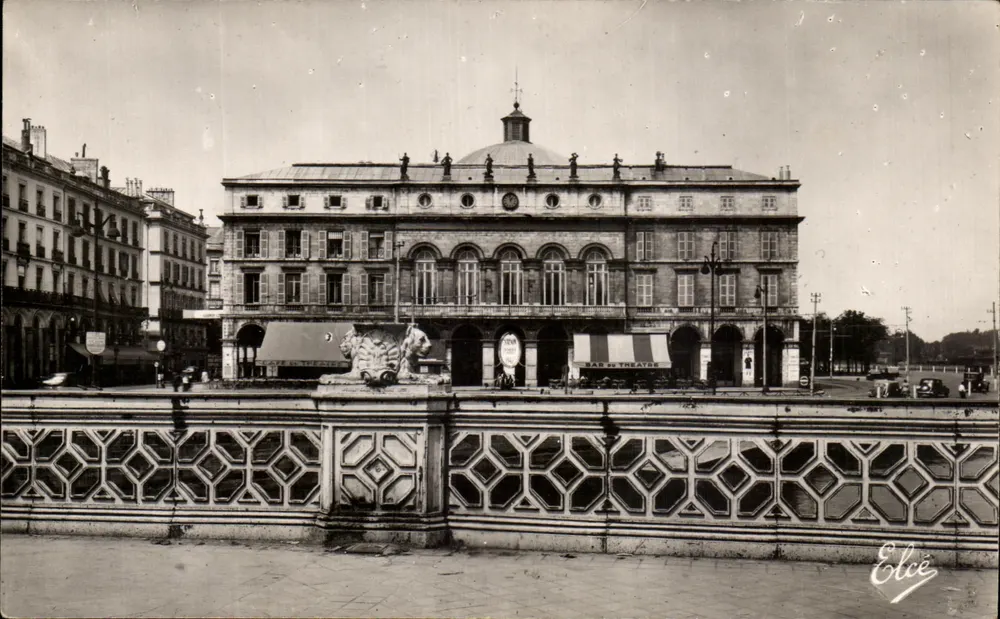 Bayonne (B.P.) - Das Theater und das Rathaus — L. Chalagrean, 93, Chalagrean — Bordelais - Vorderseite