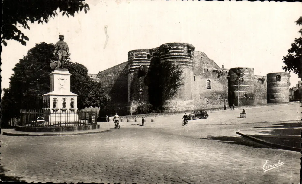 Angers — Schloss und Statue des Königs René — M. & L. Chrétien et Fils - Vorderseite