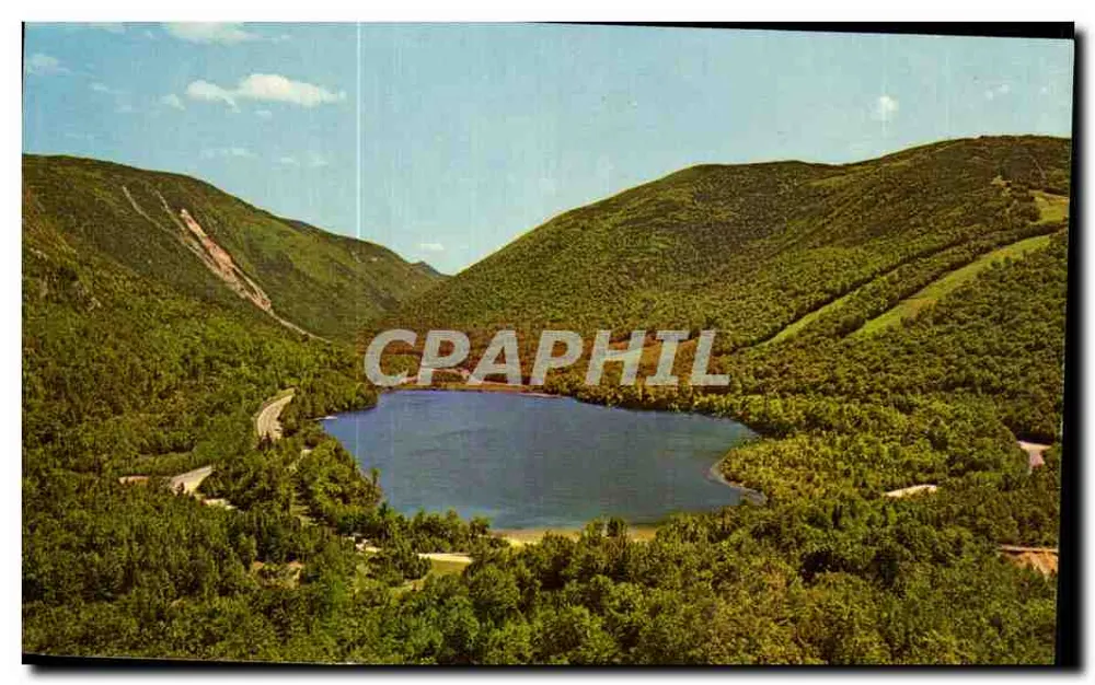 Echo Lake visto do Artist's Bluff — Franconia Notch, N.H. — Publicado por Colourculture Publishers, Inc. - Frente