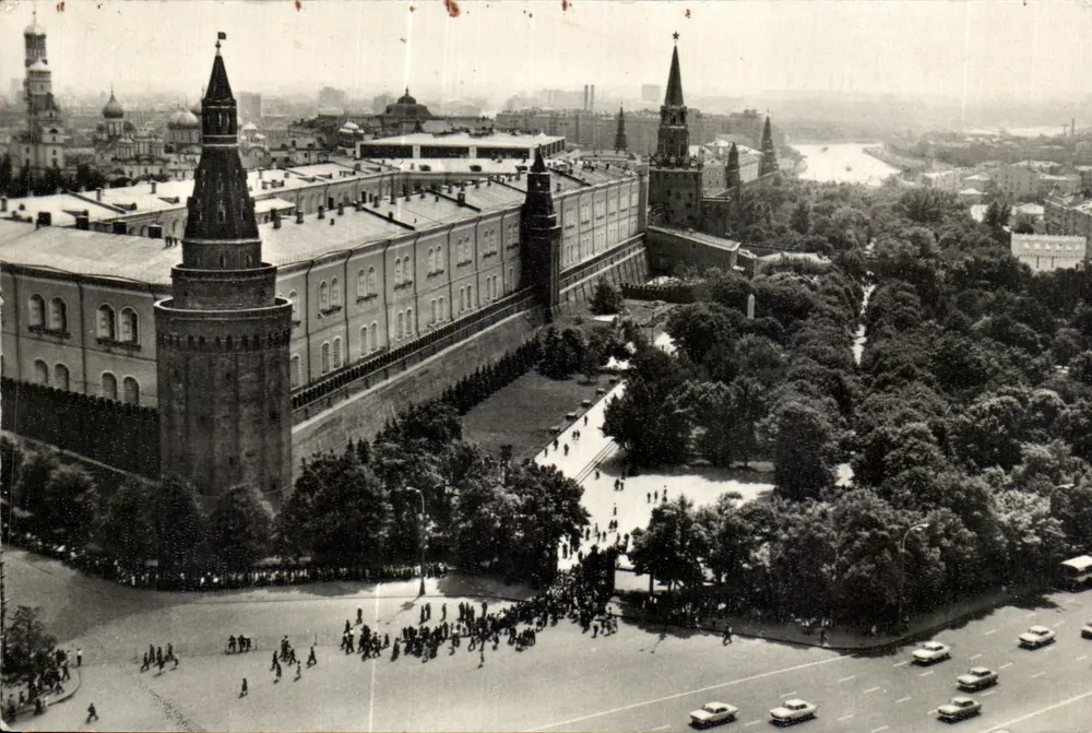 Moskau — Der Kreml und die Alexander-Gärten — Foto « Налетова » - Vorderseite