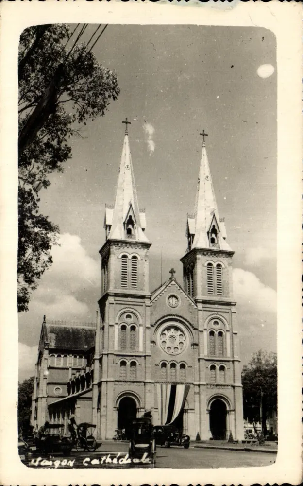 Kathedrale von Saigon — Frontansicht — Verlag unbekannt - Vorderseite