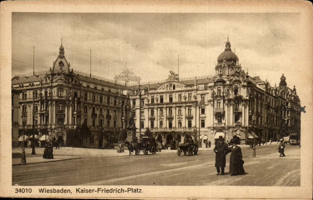 Wiesbaden, Kaiser-Friedrich-Platz — Hotel Nassau — editor Rud. Brümer & Co. n° 34010 - Frente