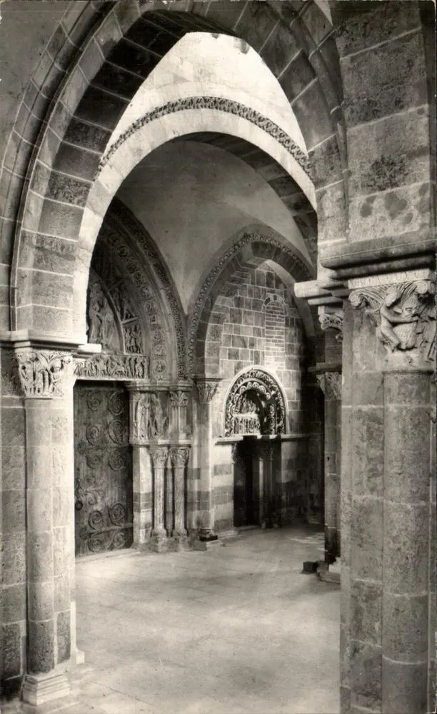 Vézelay — Basílica de Santa Madeleine — Perspectiva del Narthex - Anverso