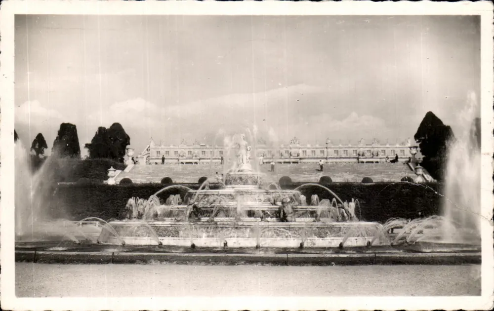 Versailles — Bassin de Latone - Grandes Eaux — Hinterfassade des Schlosses — Editions du Globe - Vorderseite