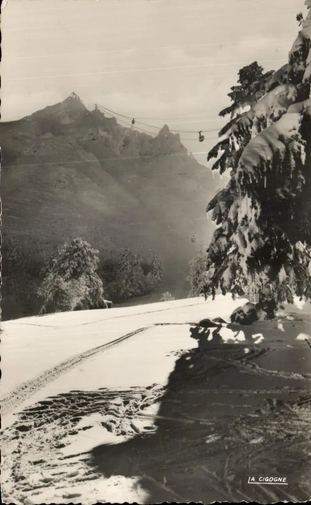 Mont-Dore-les-Bains — Im Winter, der Sancy und der Seilbahn — La Cigogne - Vorderseite