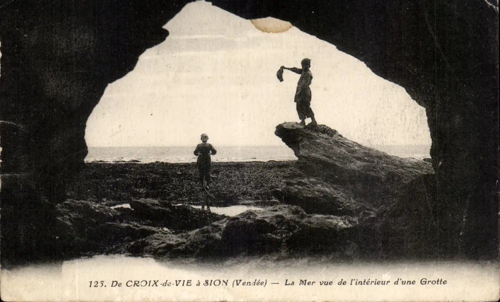 Die See aus dem Inneren einer Höhle gesehen — Von CROIX-de-VIE nach SION (Vendée) - Vorderseite