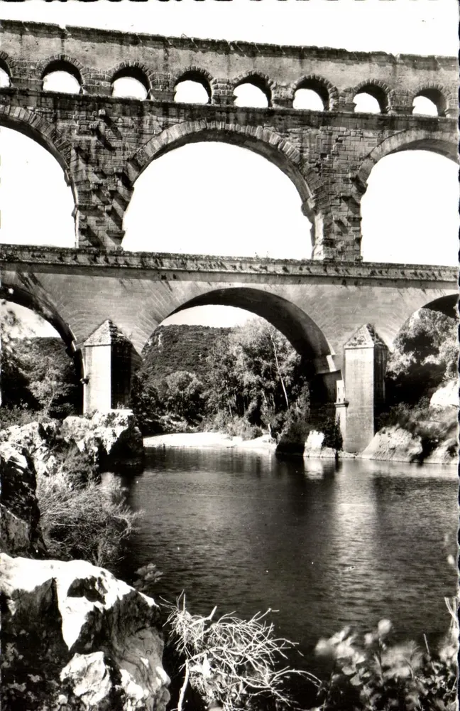 O Pont du Gard — Aqueduto romano — Éditions des Frères Lumière, Lyon - Frente