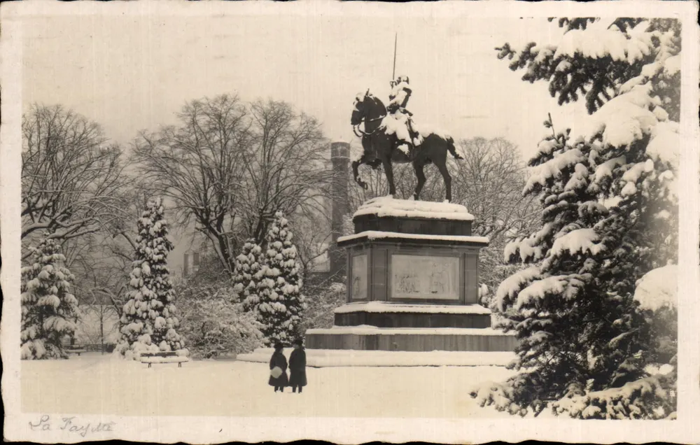 Estatua equestre nevada — Parque da cidade — Pa Faylot - Frente