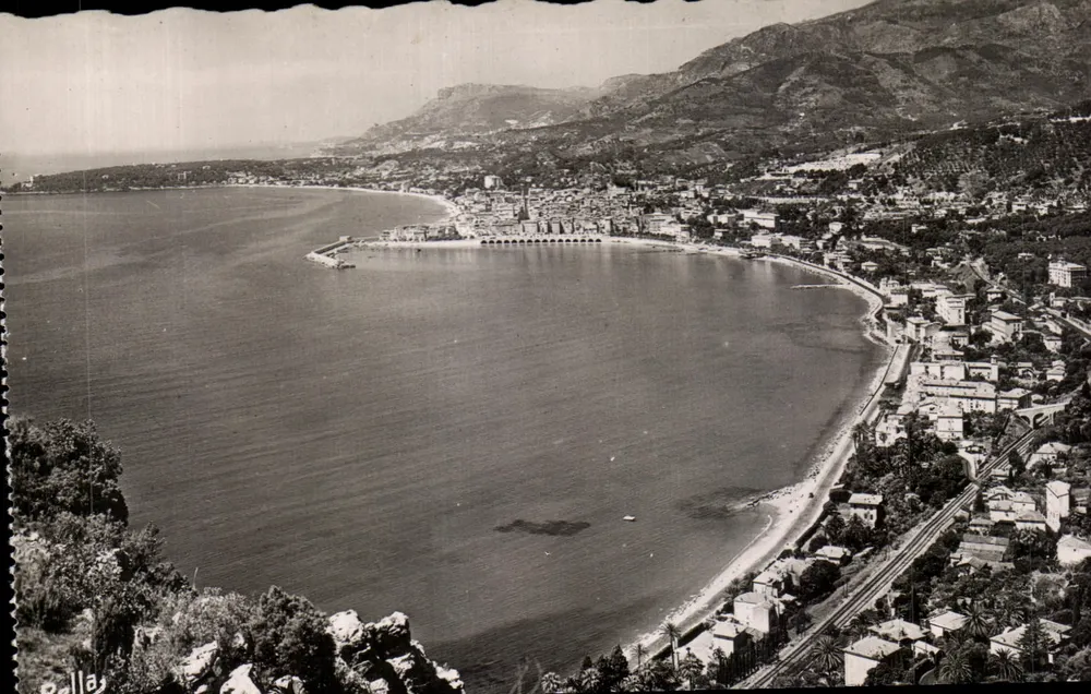 Menton und die Bucht von Garavan — Die Côte d'Azur — Éditions R.M.L.A. NICE, Nr. 3482 - Vorderseite