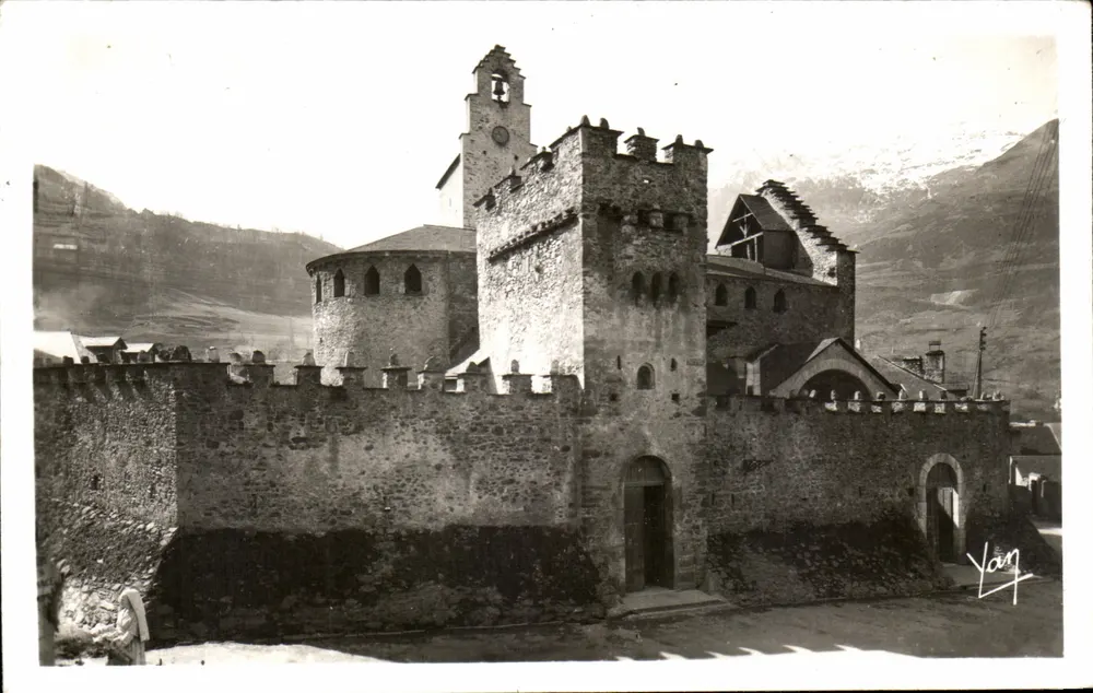Luz - Verstärkte Kirche (12. und 13. Jahrhundert) genannt: "der Templer" - Vorderseite