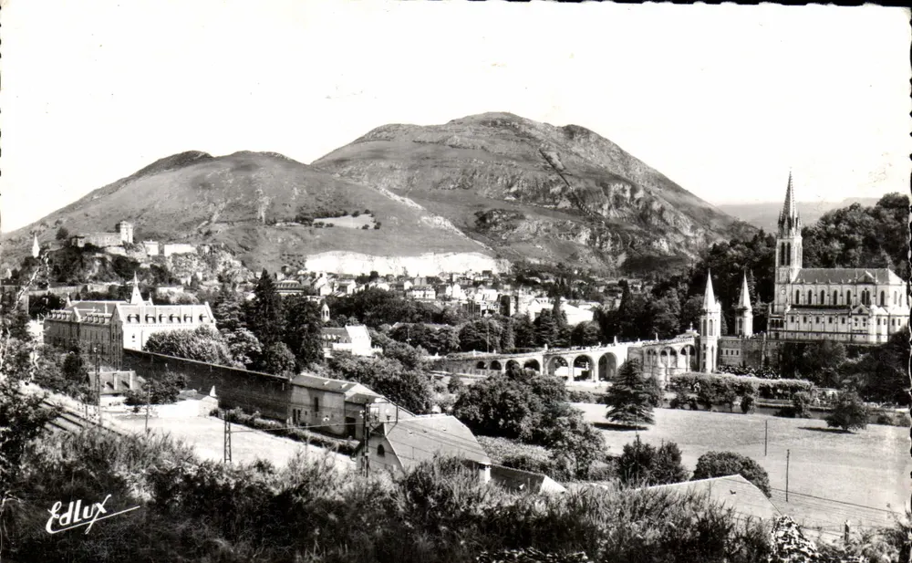 Lourdes — Die Basilika und das Schloss-Festung — Edlux - Vorderseite