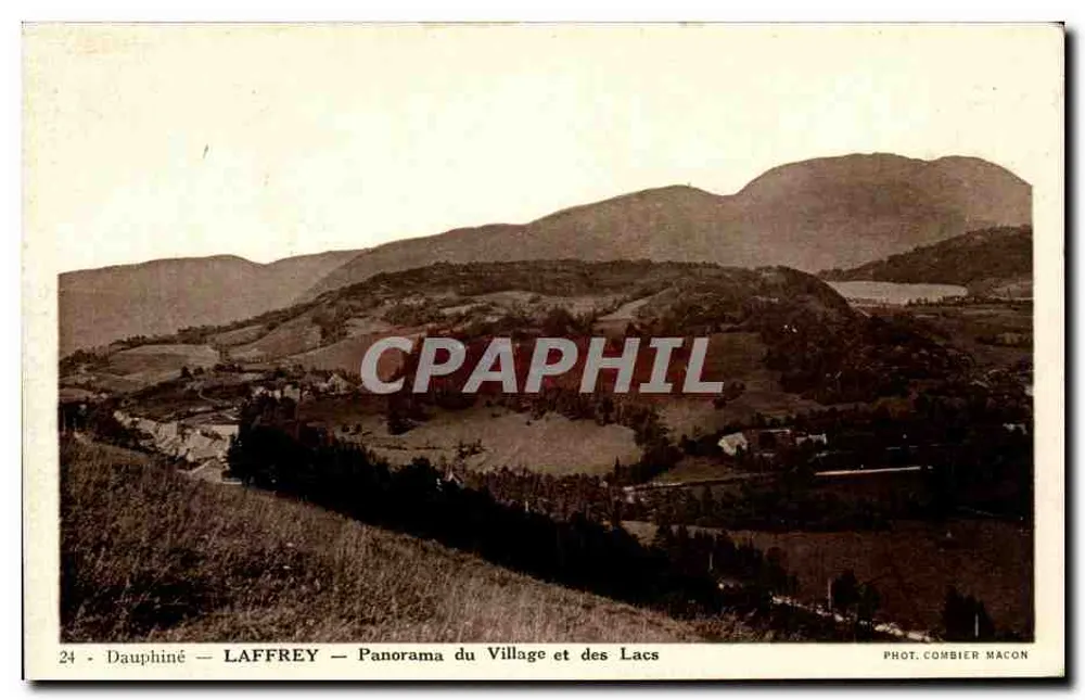 Laffrey — Panorama des Dorfs und Seen — Foto. Combier Macon - Vorderseite