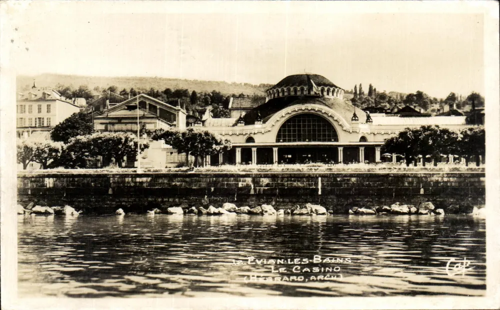 Évian-les-Bains — O Casino — (HERRARO, ARCHI) - Frente
