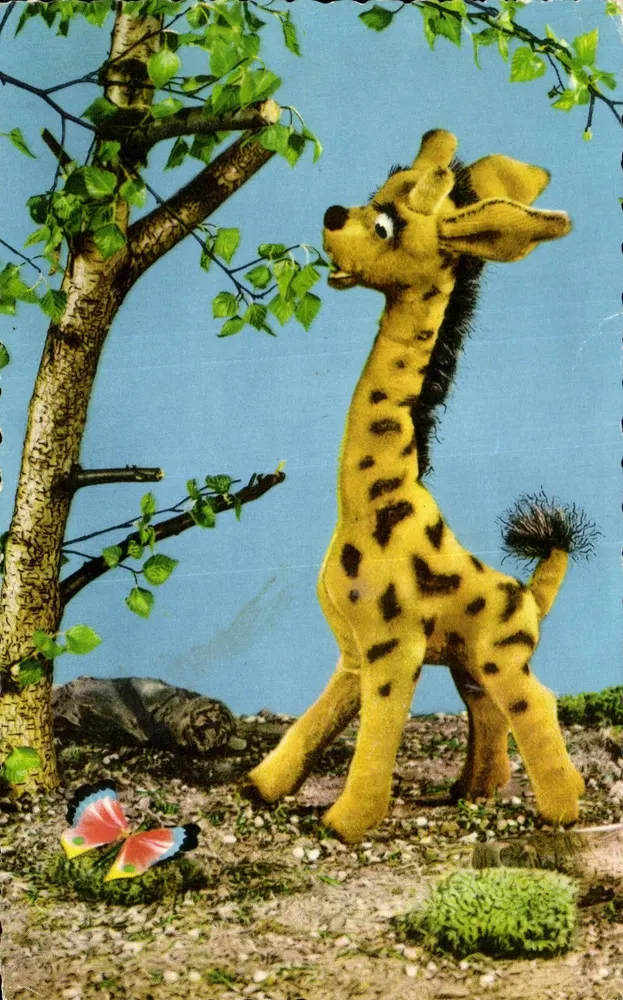 Jirafa de brinquedo — sob uma árvore — editor DM 176 - Frente