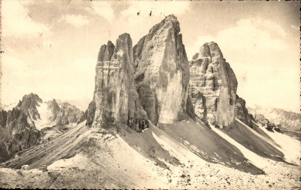 As Tre Cime di Lavaredo — Itália — editor não visível - Frente
