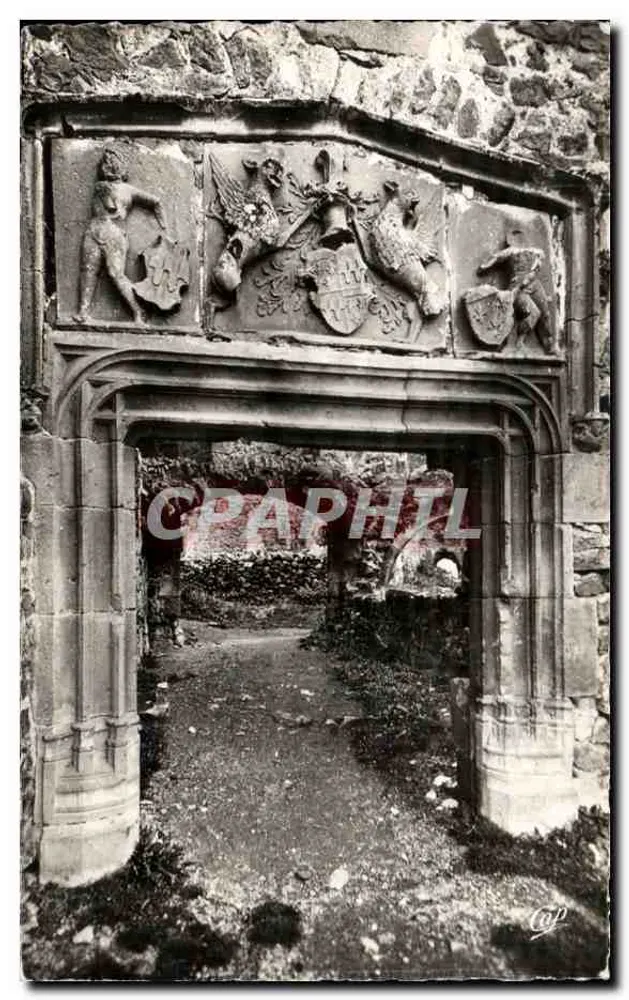O Castelo - Porta de entrada — Murol — C.A.P. Paris - Frente
