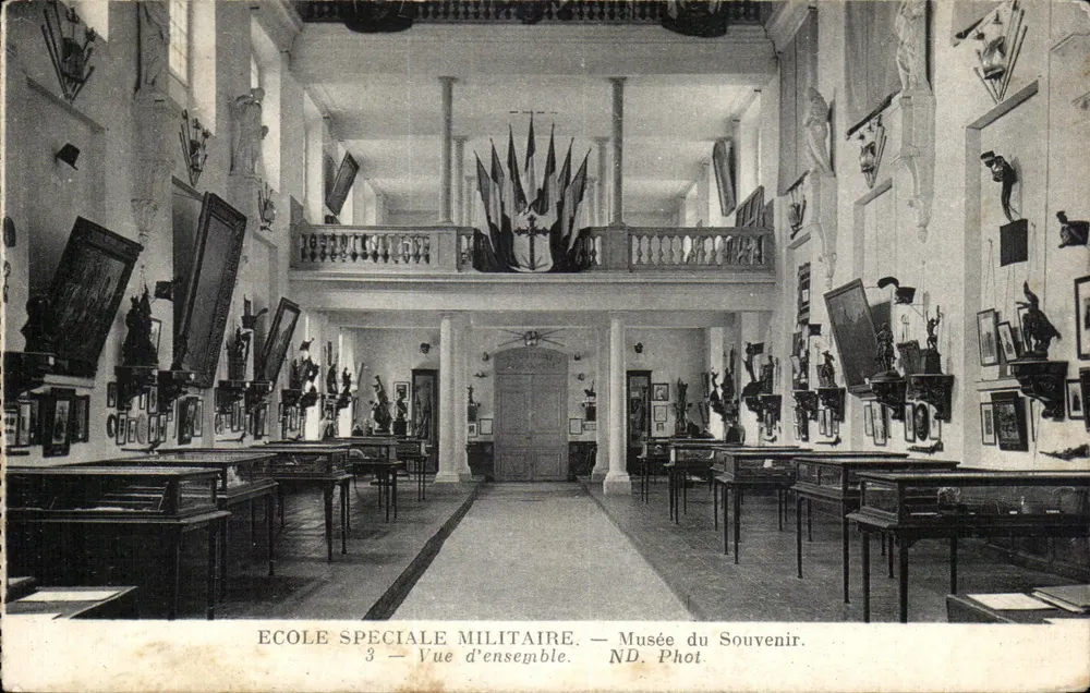 École Spéciale Militaire — Museum des Erinnerns — Überblick — ND. Phot. - Vorderseite