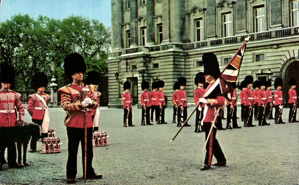 Wachwechselzeremonie — Buckingham Palace — The Photographic Greeting Card Co. Ltd., London, n° C11858 - Vorderseite