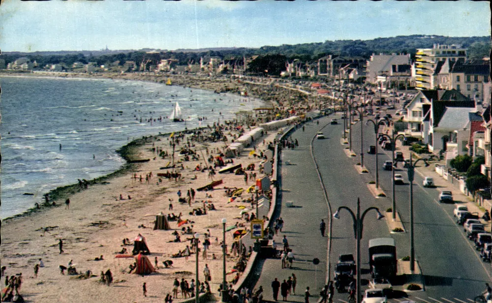 Pernichet — Avenida das Oceanides e a Praia — Lumicad - Frente