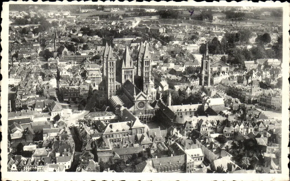 Catedral e Sino de Béthune — Vista tirada de voo — NELS, n° 714 - Frente