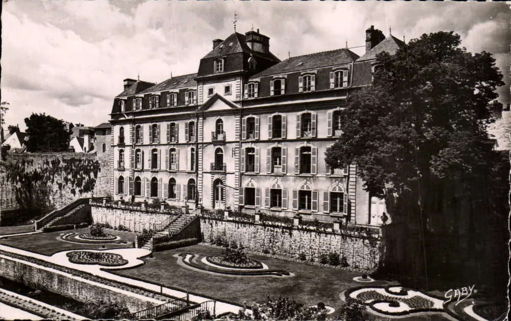 O Castelo de l'Hammine — Vannes (Morbihan) — Edições Saby - Frente