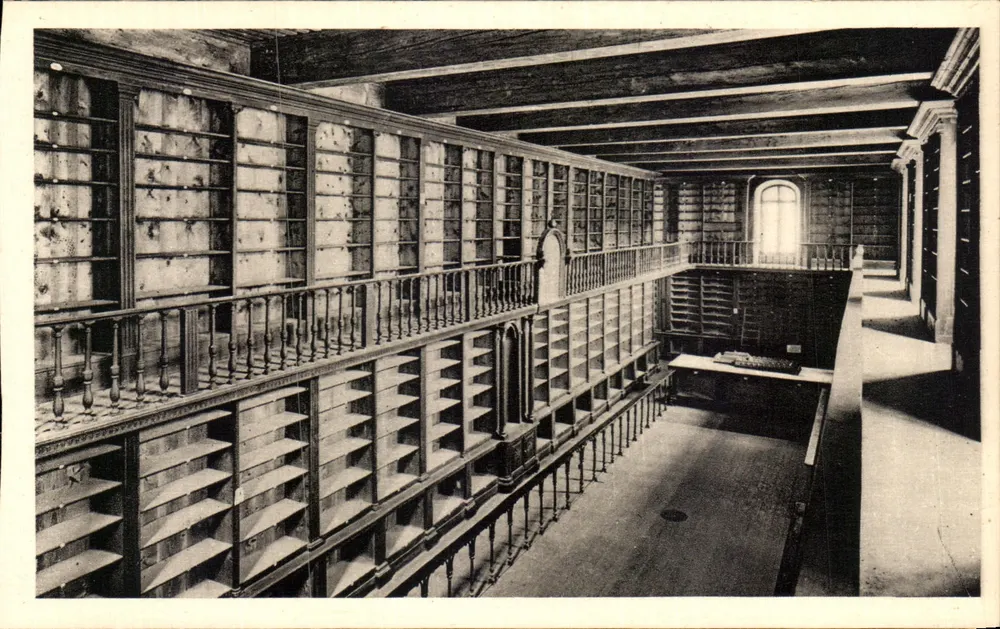 Biblioteca — Mosteiro da Grande Chartreuse — editor Serv. Commercial Monument Historiques - Frente