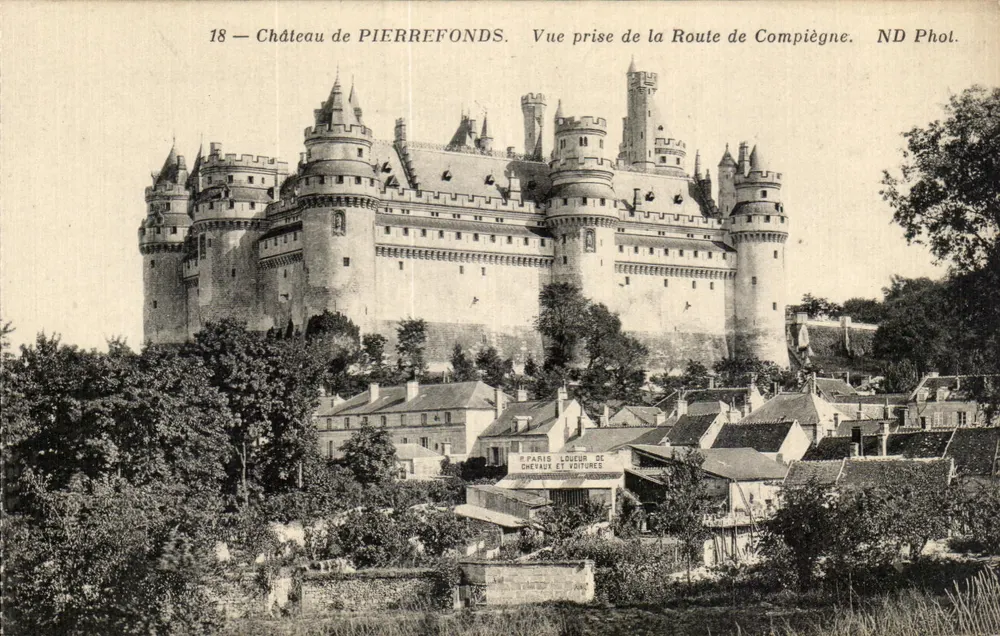 Château de PIERREFONDS — Vue prise de la Route de Compiègne — ND Phol. - Frente