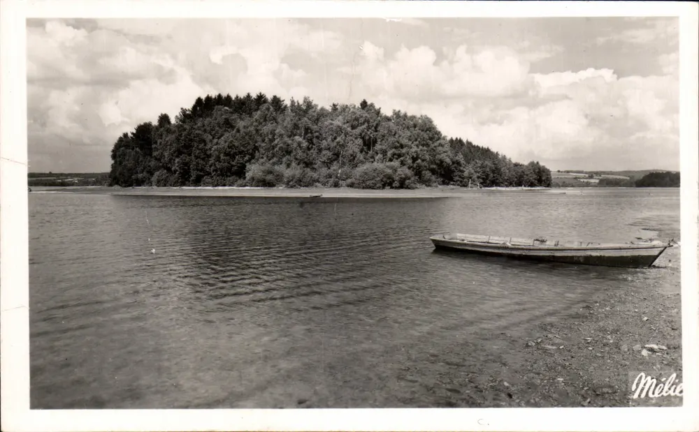 A Grande Ilha — Ilha florestal — Mélie - Frente