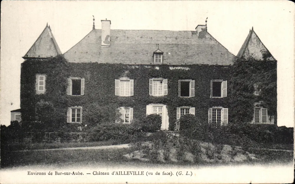 Castelo de Ailleville — Arredores de Bar-sur-Aube — (G. L.) - Frente