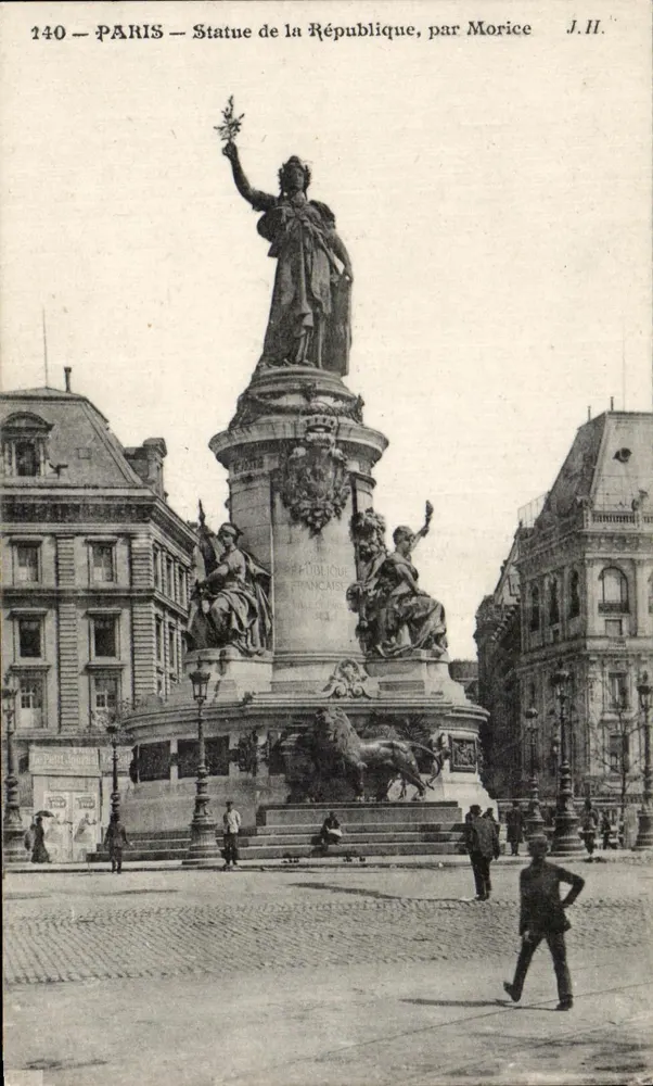 Paris — Estátua da República, por Morice — J.H. - Frente