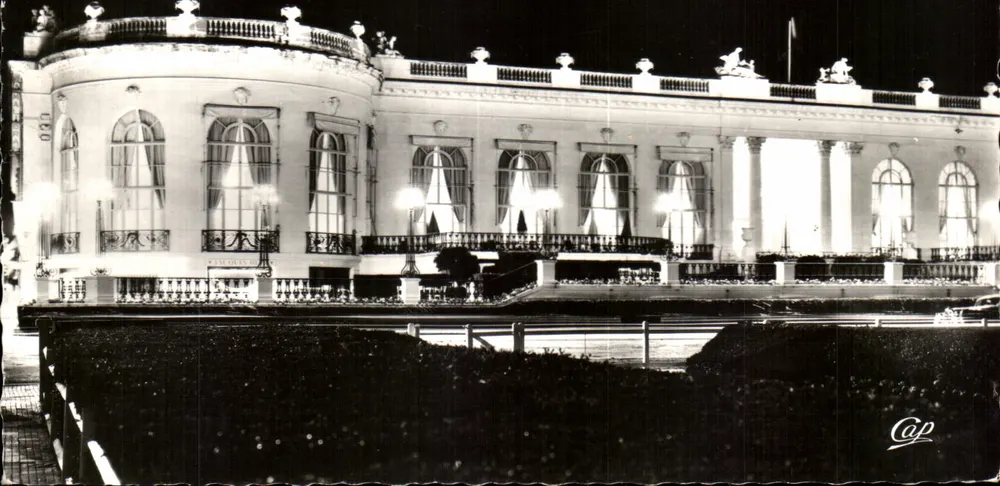 Das Casino von Deauville — beleuchtet — Cap - Vorderseite
