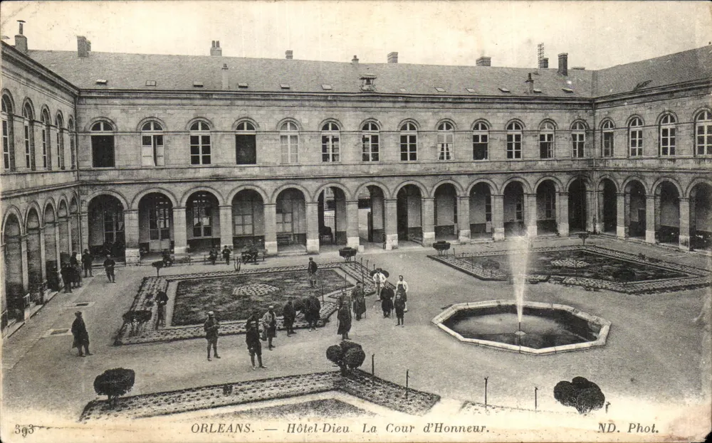 Orléans — Hôtel-Dieu. La Cour d'Honneur — ND. Phot. n° 393 - Vorderseite