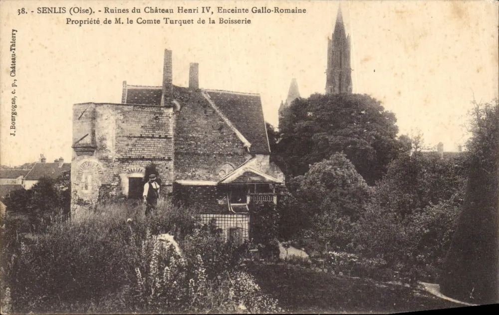 Senlis (Oise) - Ruinen des Schlosses Henri IV, Gallo-Römische Umfriedung - Eigentum von Herrn Graf Turquet de la Boisserie - Vorderseite