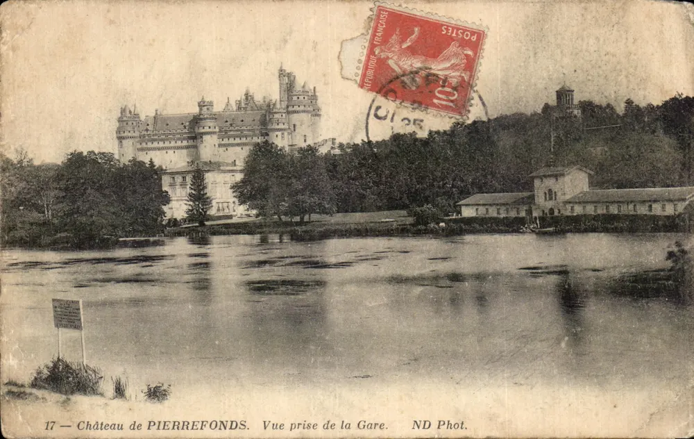 Schloss Pierrefonds — Ansicht vom Bahnhof — ND Phot. - Vorderseite