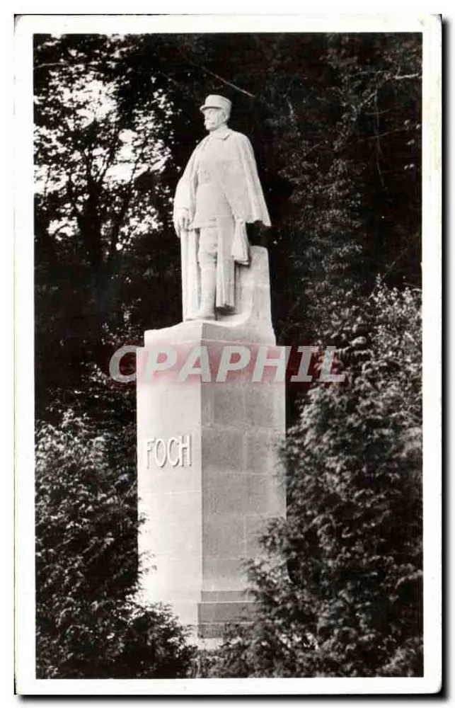 Statue des Marschalls Foch — Wiese des Waffenstillstands — Wald von Compiègne (Oise) - Vorderseite