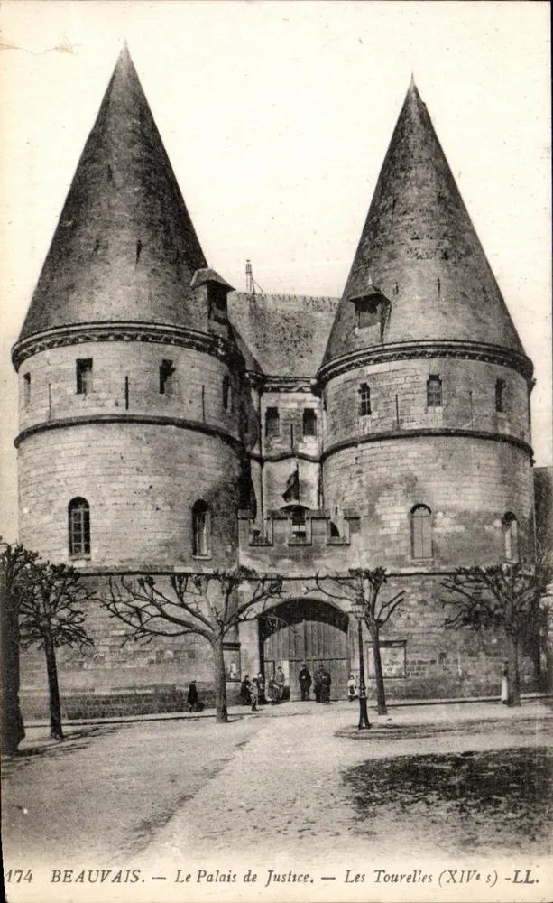 Beauvais — Das Gerichtsgebäude — Die Türme (14. Jh.) — LL - Vorderseite