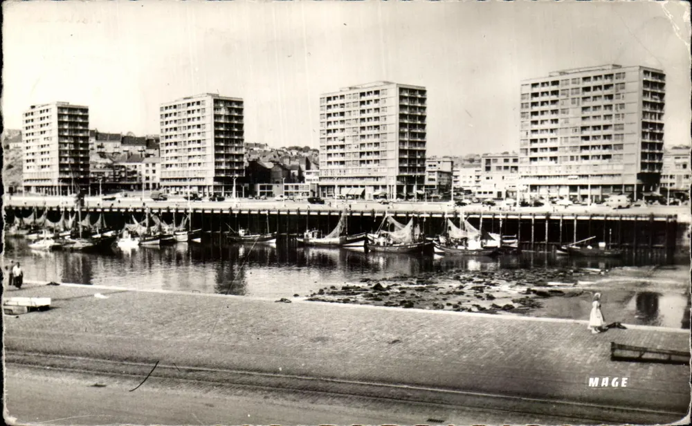 Boulogne-sur-Mer — Der Hafen, Die Gebäude — MAGE - Vorderseite