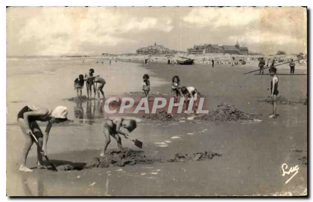 Crianças brincando na areia — Berck-Plage — Éditions d'Art 'L'Art' Montreuil-sur-Mer - Frente