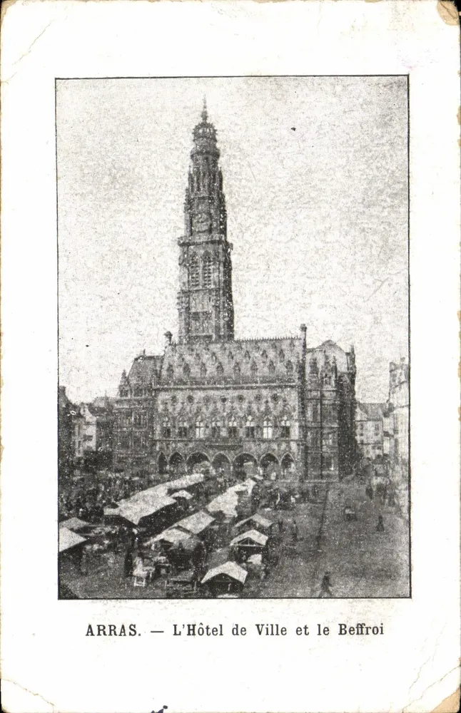 Arras — Das Rathaus und der Glockenturm - Vorderseite