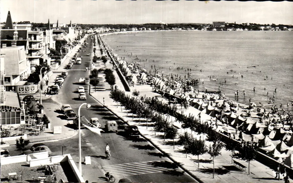 Royan — Cours de la Martinique, La Pointe de Vallières — M. Derjaud, Fotograf - Vorderseite