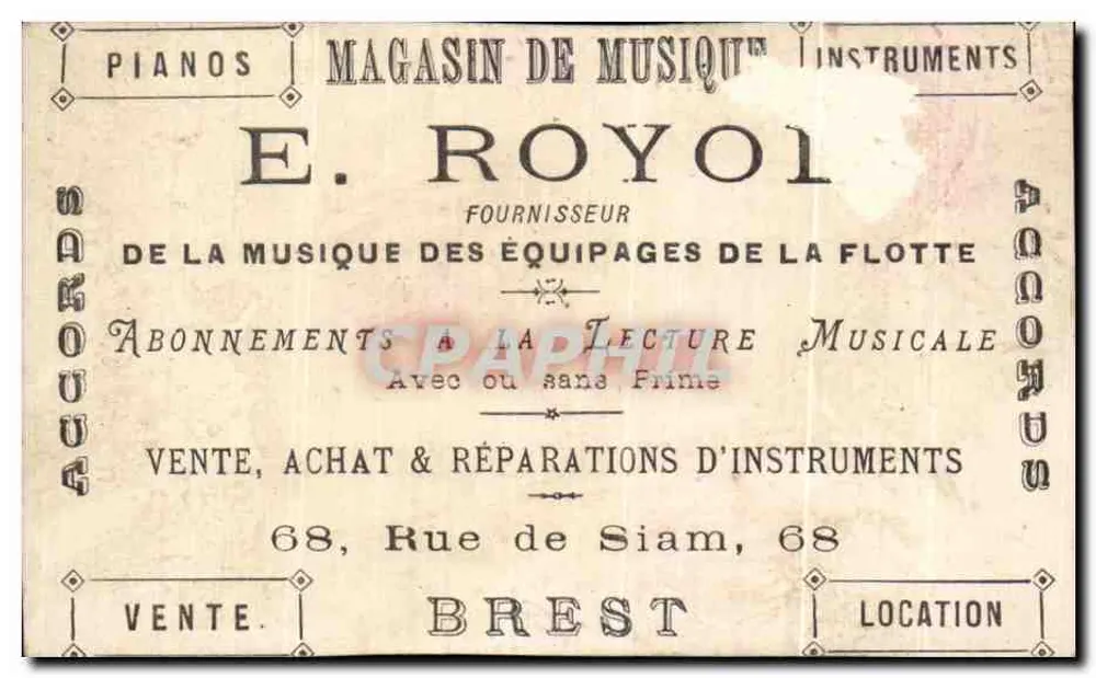 Dois crianças em uniforme militar — brincando com vassouras — E. Royol, 68 Rue de Siam, Brest - Verso