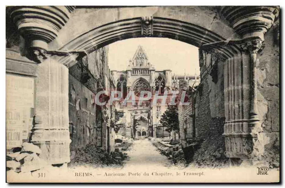 Reims — Alte Kapitel-Tür, der Querarm - Vorderseite