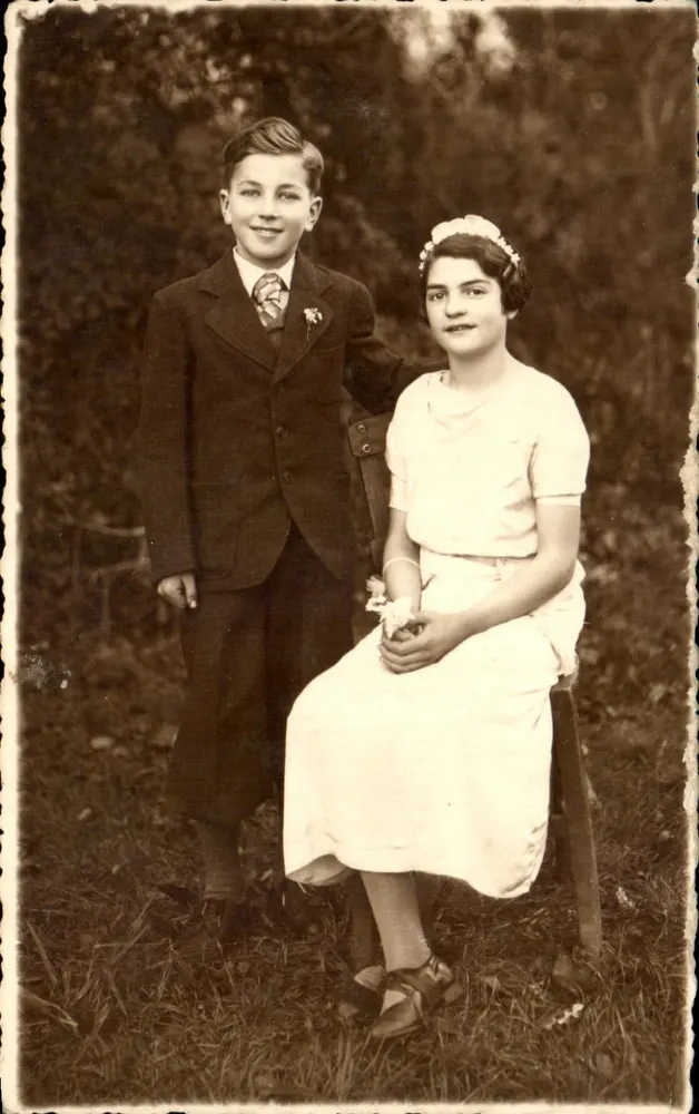 Dois crianças — retrato ao ar livre — Foto 'Verge' A. Trebse, Saintes - Frente