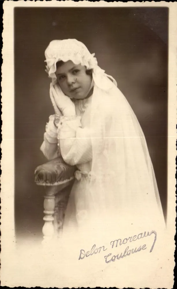 Frau in weißem Kleid und Schleier — Studiofotografie — Delon Moreau Coulouse - Vorderseite