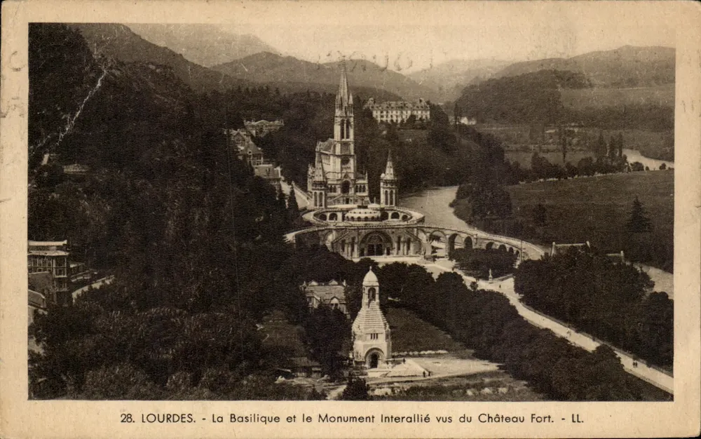 Lourdes - Die Basilika und das Interalliierte Denkmal vom Festungsschloss aus gesehen - LL - Vorderseite