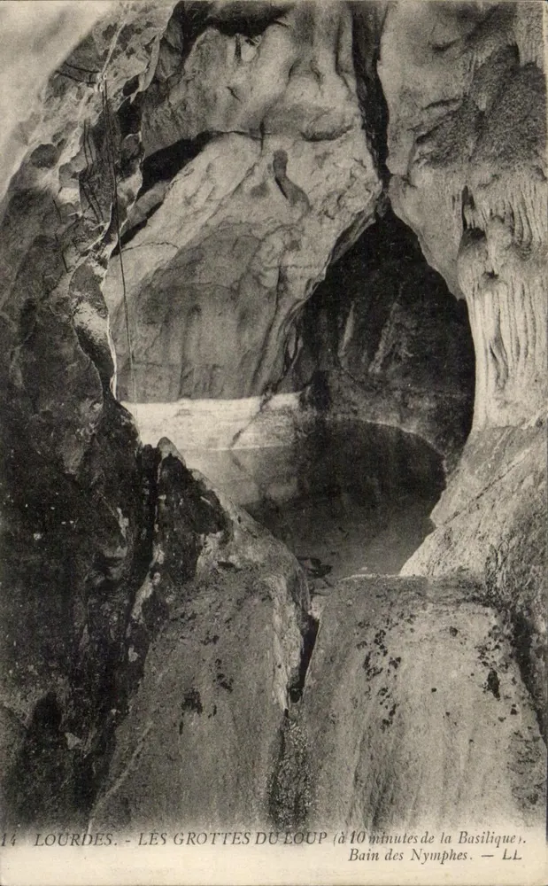 Lourdes — Die Loup-Höhlen (Nymphenbad) — LL - Vorderseite