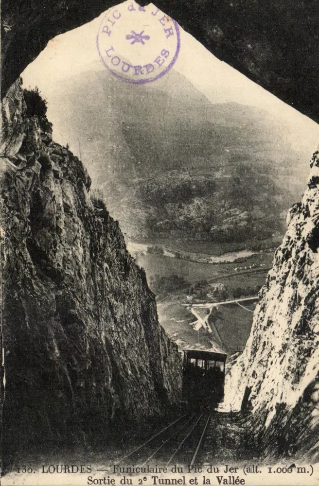 Lourdes — Seilbahn des Pic du Jer (Höhe 1.000 m.) — Ausgang des 2. Tunnels und die Schlucht - Vorderseite