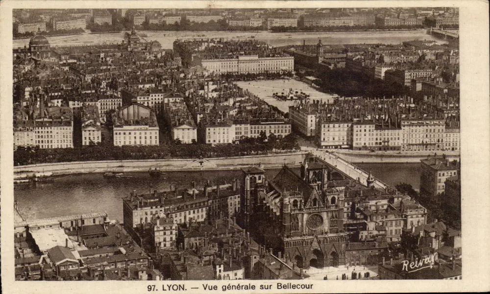 LYON — Vista geral sobre Bellecour — Reirat, n°97 - Frente